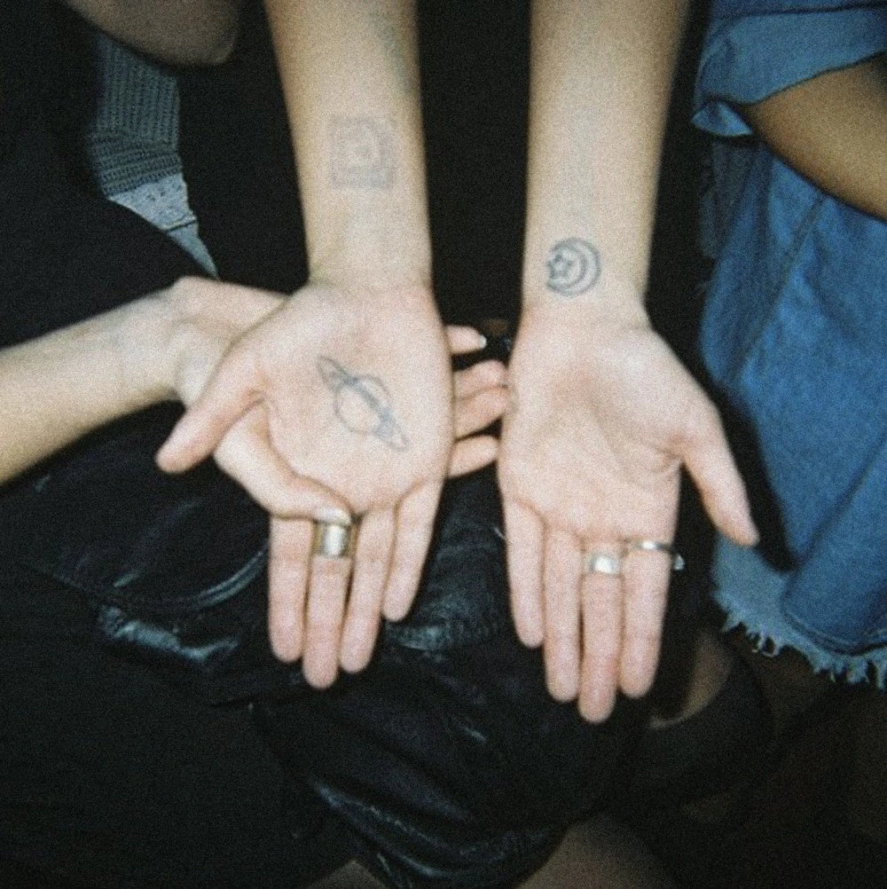 Saturn Hands