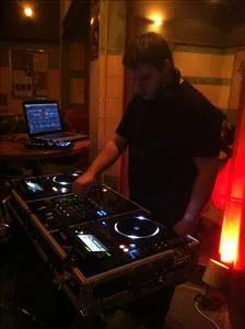 DJ HENDI