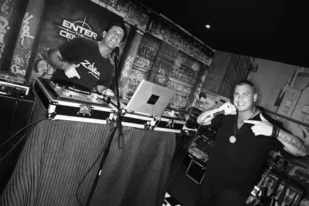 DTACH - VS ONE